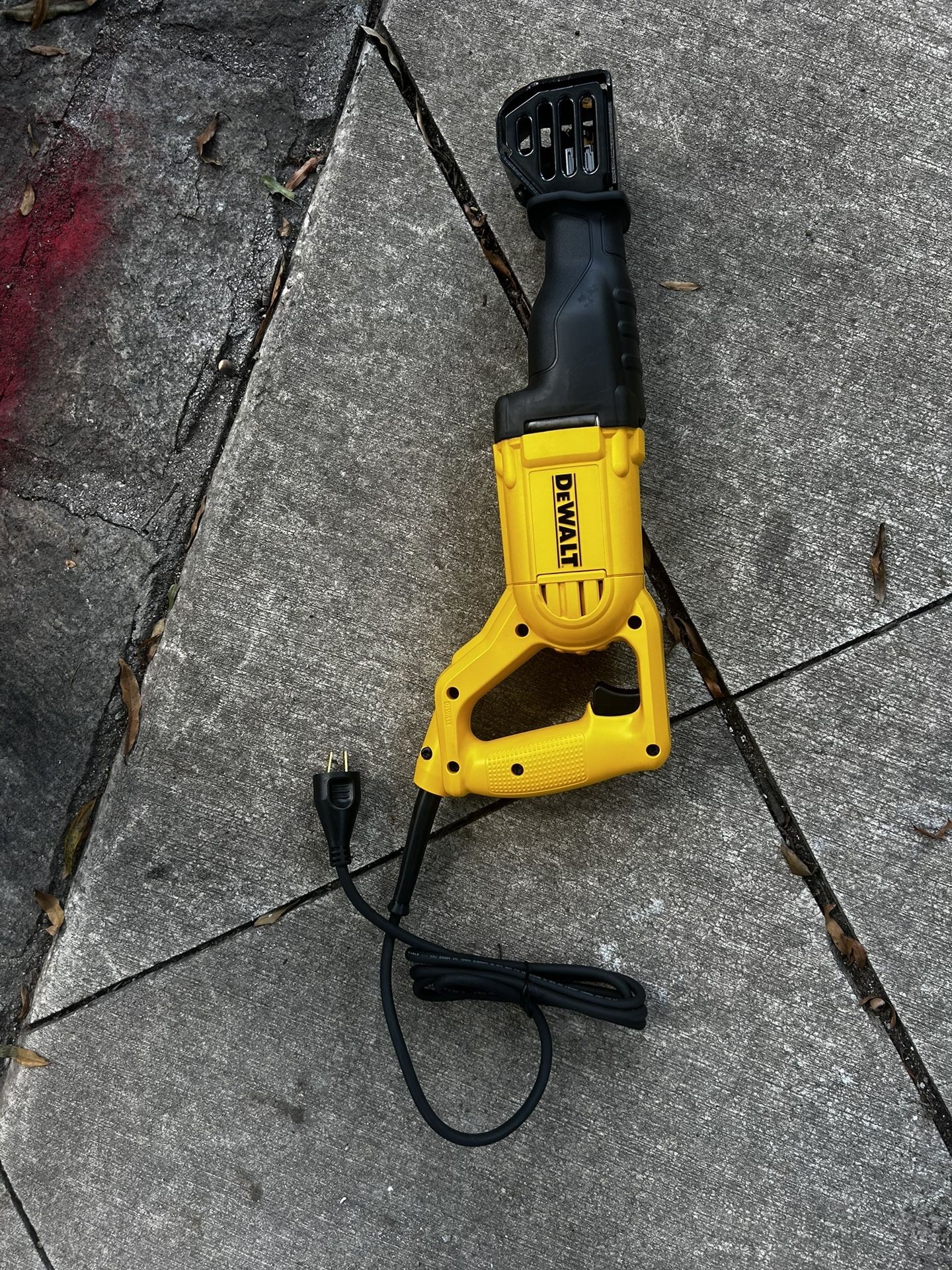DeWALT 10A Reciprocating Saw Kit