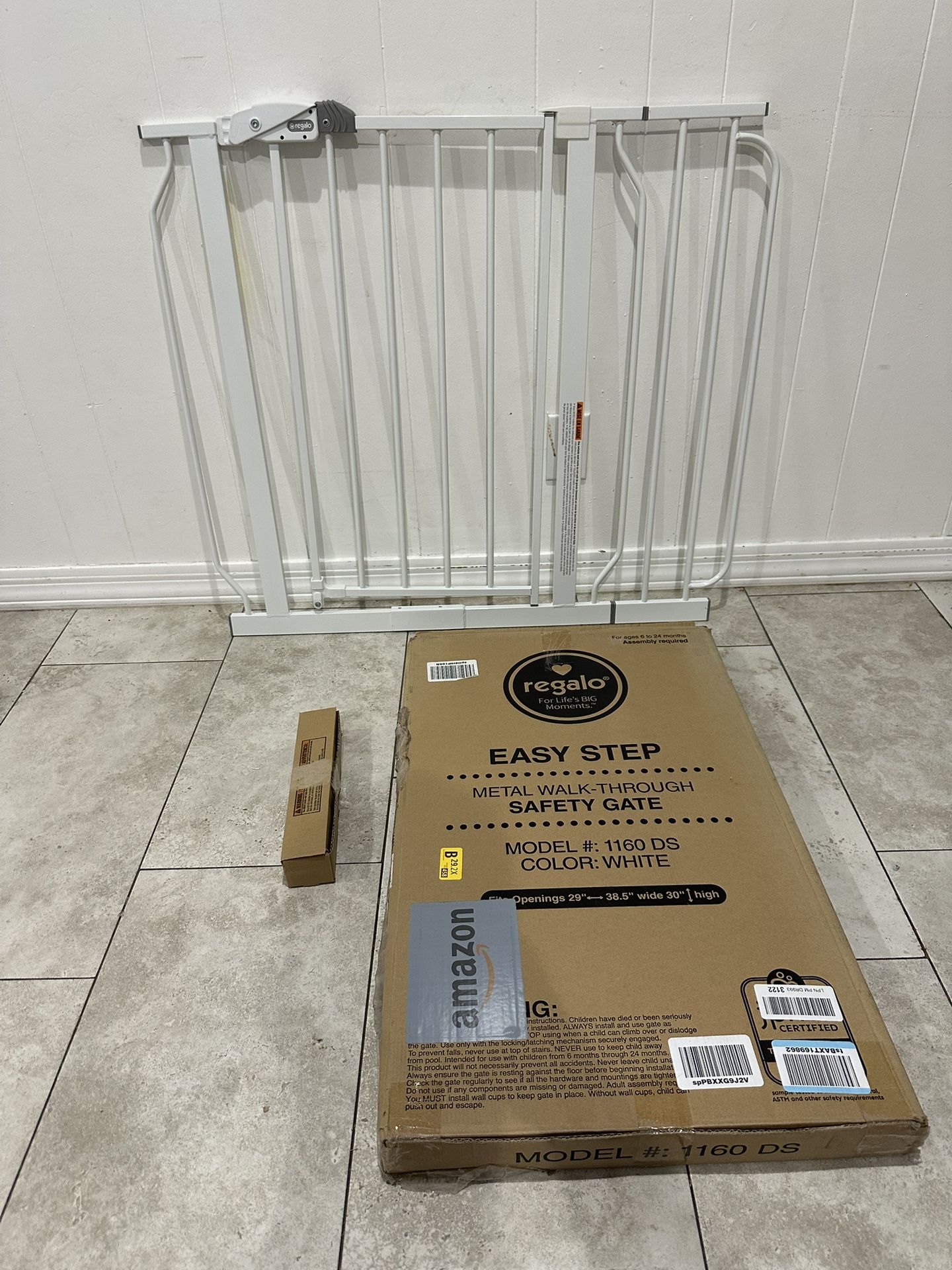 Wide Pet Gate / Baby Gate - Fits Openings 29” - 38.5”