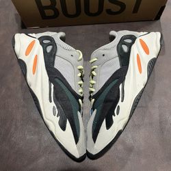 Yeezy Wave Runner Size 9 