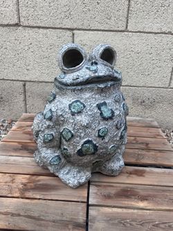 Frog Garden plaster Planter Statue