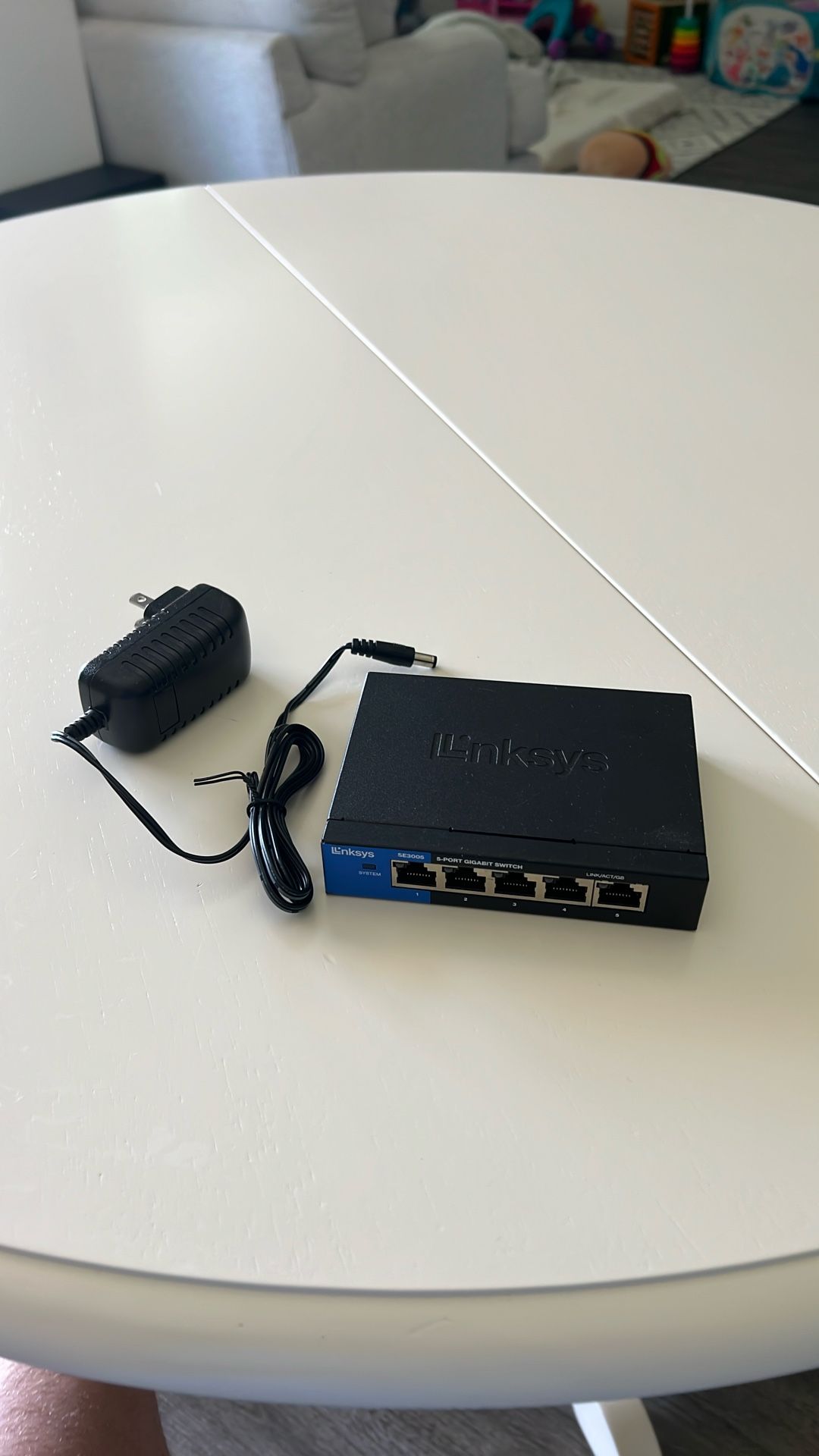 EXCELLENT CONDITION LINKSYS 5 PORT GIGABIT SWITCH