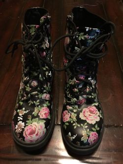 Never wore these shoes! Tried them on around the house! Size 9
