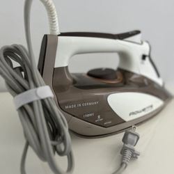 Rowenta Focus 1700W Iron DW50