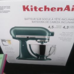 Kitchen Aide Mixer Brand New 4.5 Quarts