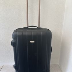 “Travelers Choice” Suitcase,  Black 