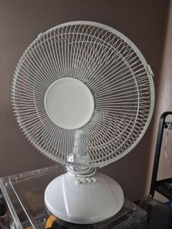 Fan rotates and have 3 setting  Fan speed