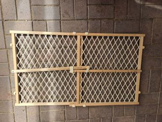 Evenflo Position & Lock Adjustable Wood Baby Gate