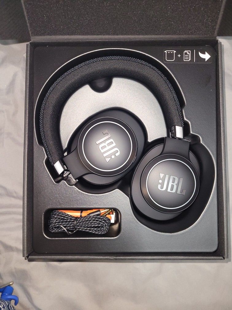 Jbl Live 660NC Adaptive Noise Canceling Wireless Bluetooth Headphones