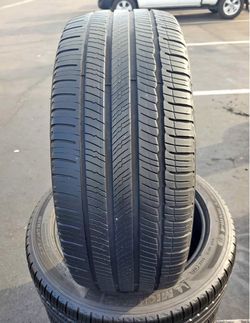 235/45-18 vendo un set de llantas marca Michelin en perfectas condiciones de vida las 4