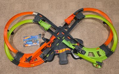Hot Wheels Colossal Crash Track Set