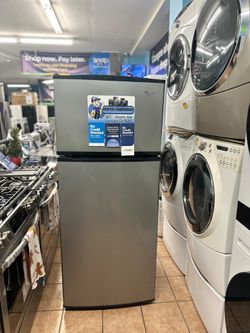 Whirlpool Top and Bottom Refrigerator