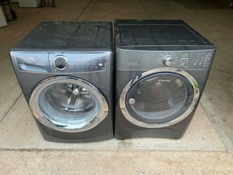 Elextrolux washer and gas dryer