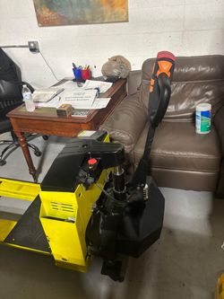 Electric pallet jack