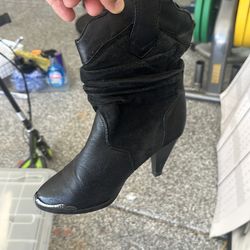 Women’s size 5 1/2 coasters 3 inch heel boots
