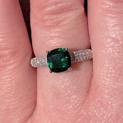 Emerald ring S925 Sz 8
