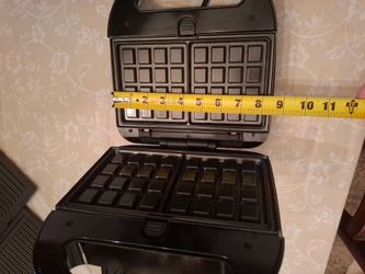 Waffle cone maker