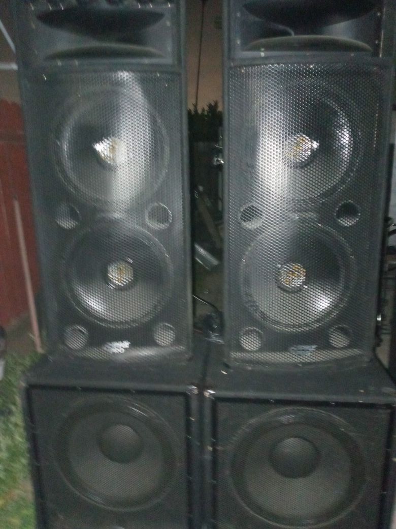 Dj speakers 18" and 15"