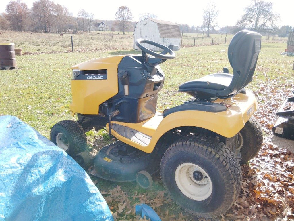 Cub Cadet 42 Inch Cut Mower Runs And Mows As It Should