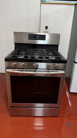 Samsung 5-burner gas stove in very good condition, working perfectly, delivered and installed with a 3-month warranty