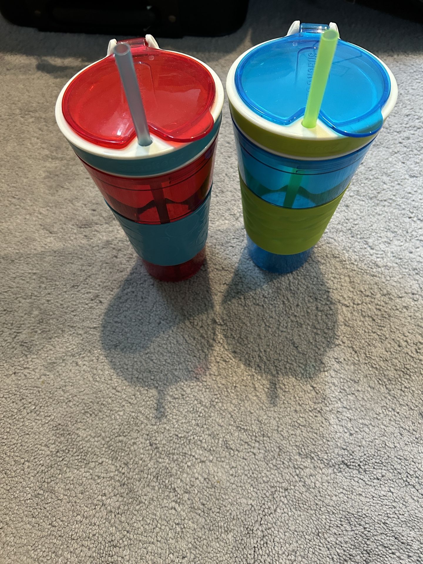 Two Snackeez Cups