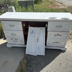 Free Dresser