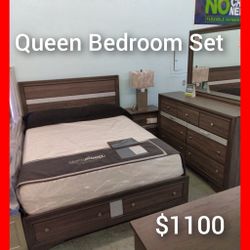 😍 Queen Bedroom Set 
