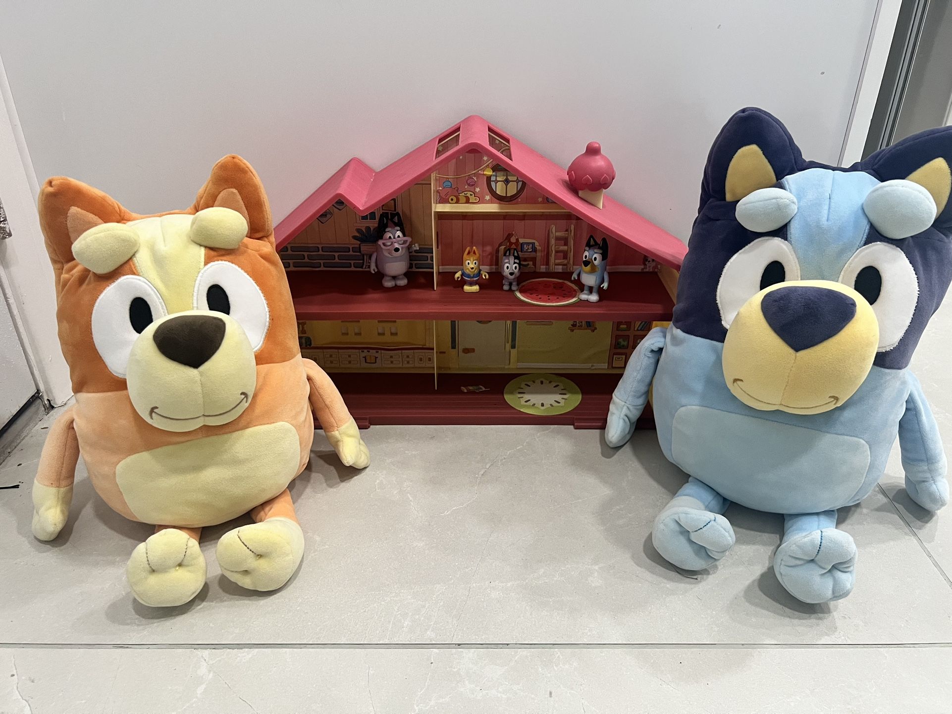 Bluey House And Plushies