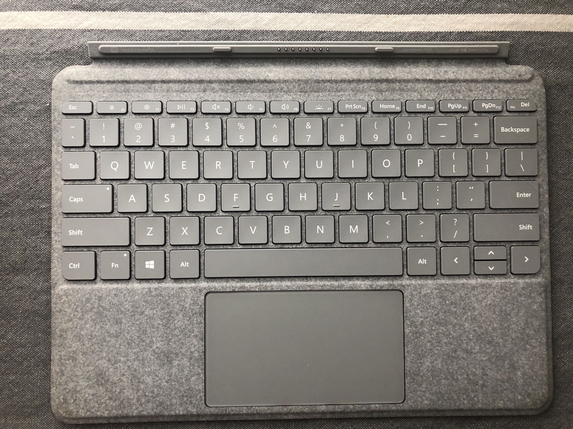 NWOT Microsoft Surface Go Signature Type Cover in Platinum