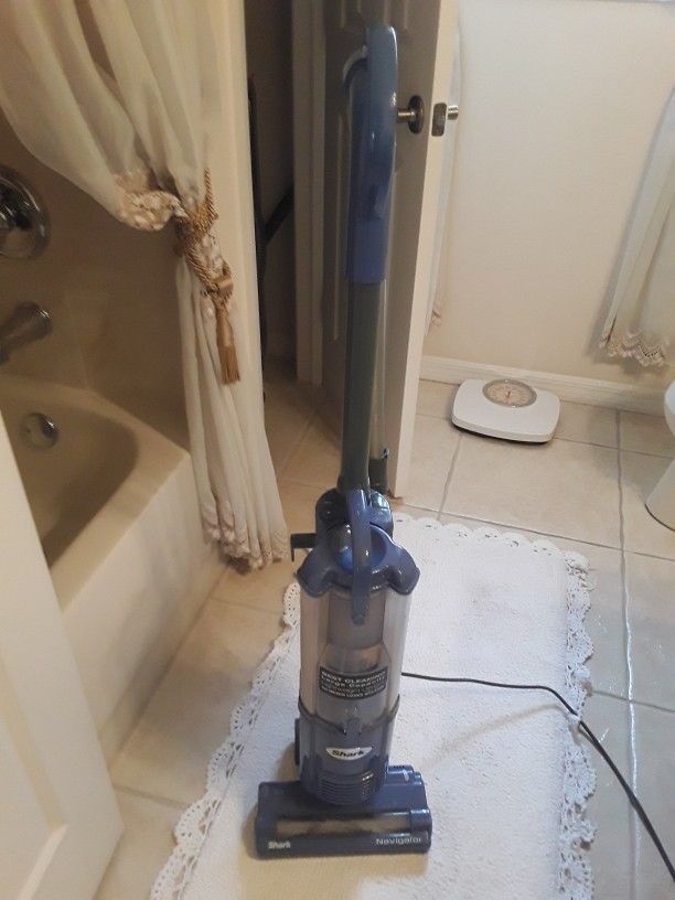 Shark Vacuume Like New In Weeki Wachee Spring Hill