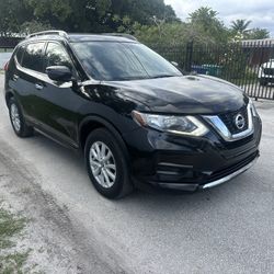 2017 Nissan Rogue (super clean)