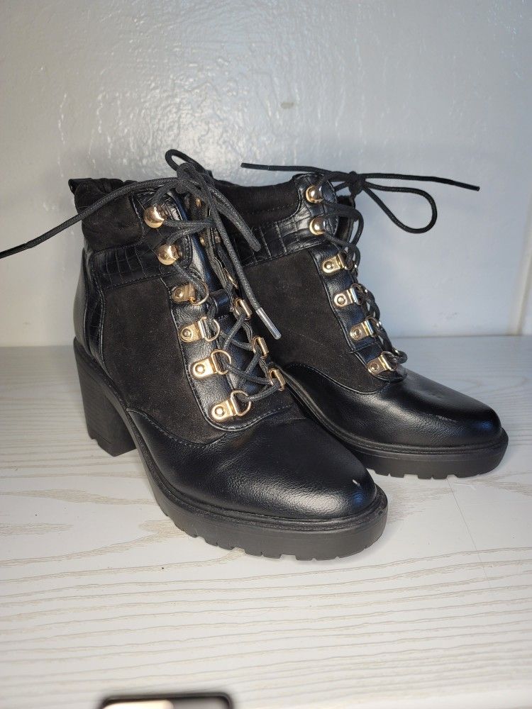 JustFab Declan Laceup Bootie 5.5
