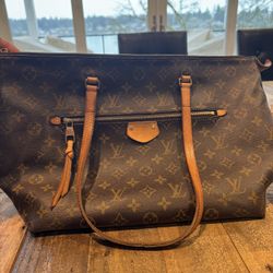 Louis Vuitton Iena MM