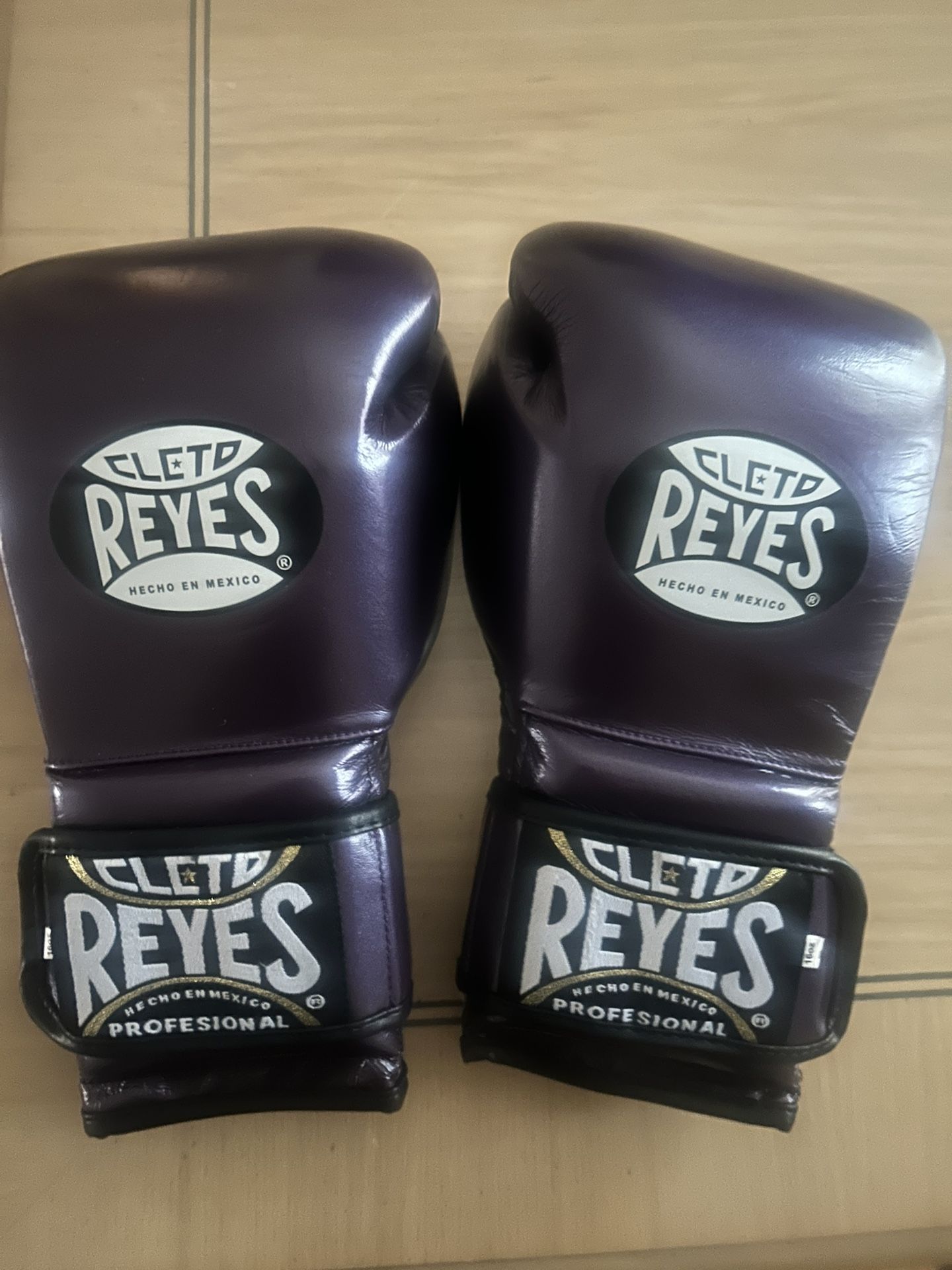 Cleto Reyes 16oz boxing gloves brand new