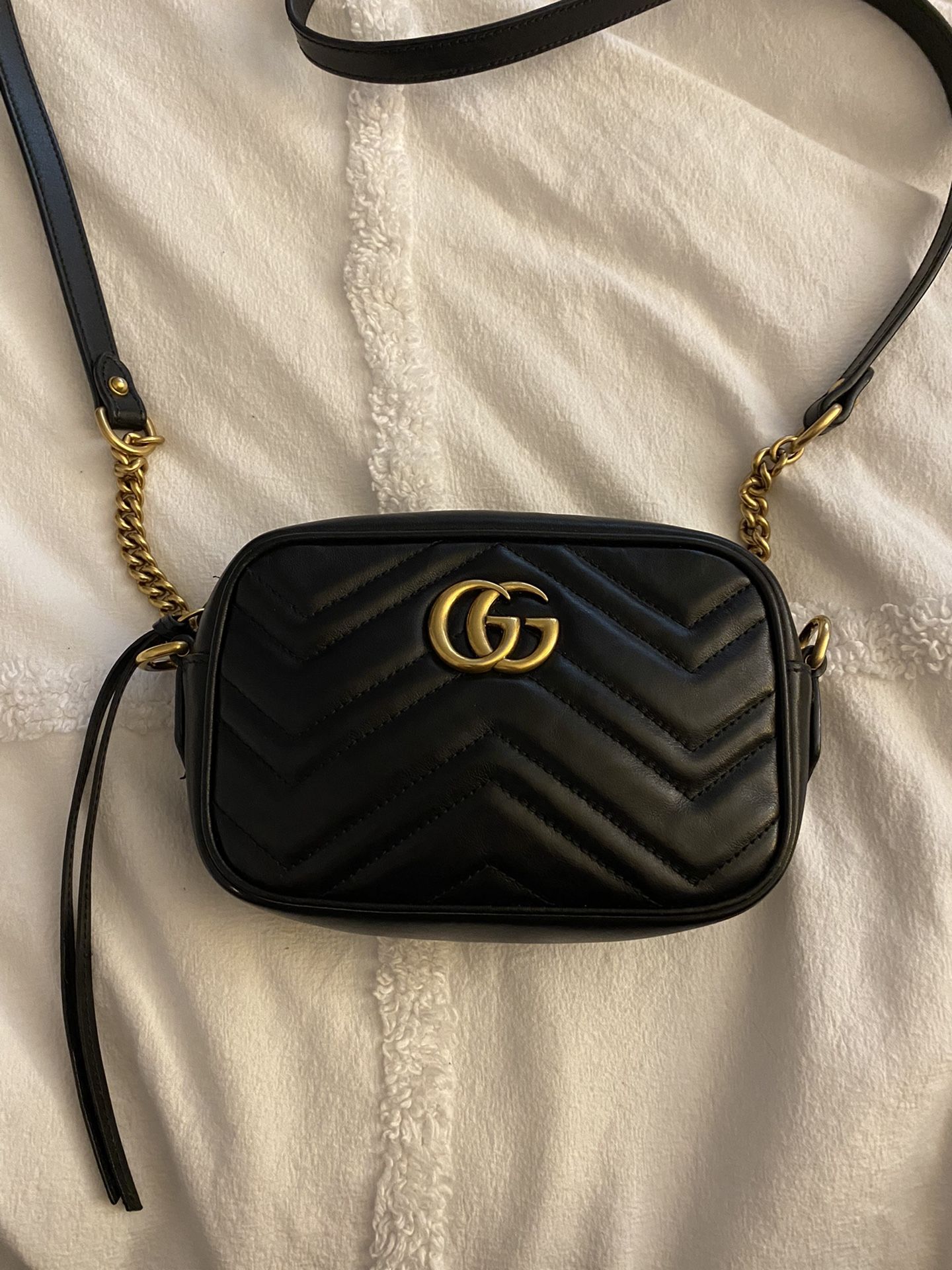 Authentic Gucci Leather Shoulder Bag (MATELASSE)