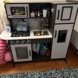 Melissa & Doug Play Kitchen