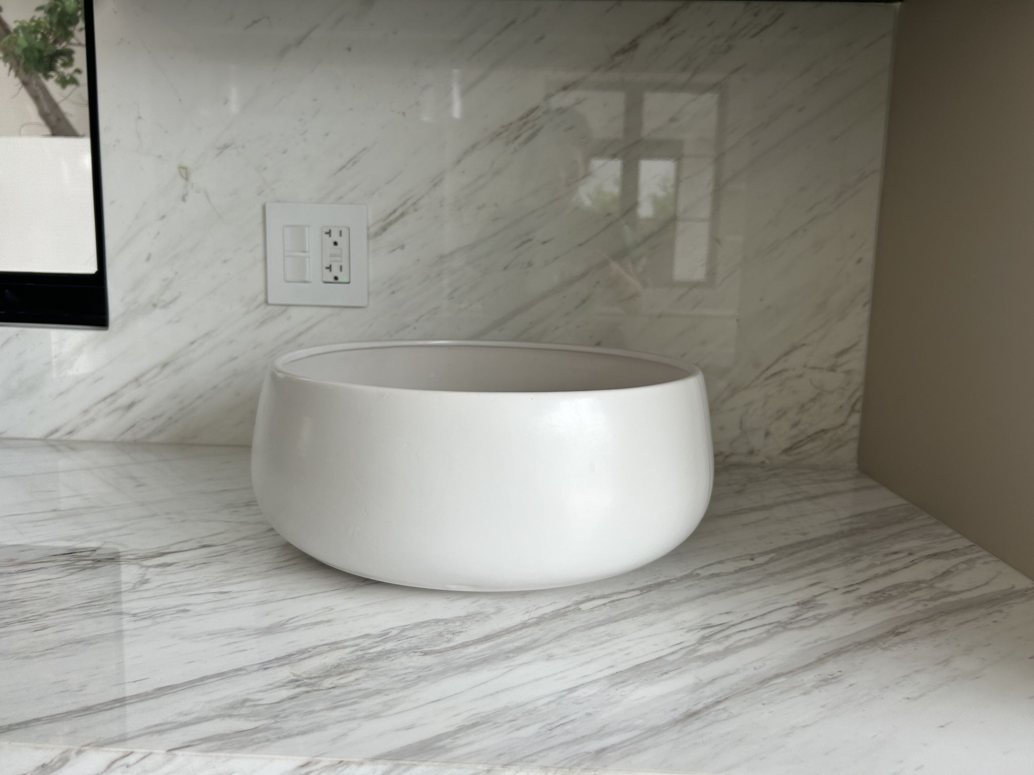 Extra Large Ceramic White Pot/Planter Excellent Quality, RTP $125