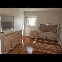 Queen Size Bedroom Set With Bob's Furniture Split Box