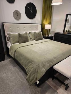 4 pc Contemporary E-king Bedroom Set In Burnished Black Finish...