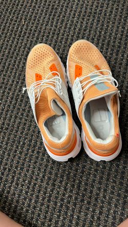 Women’s On Shoes Sz. 9.5