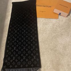 LOUIS VUITTON SCARF – like new – unisex – ½ OFF RETAIL - clothing &  accessories - by owner - apparel sale - craigslist