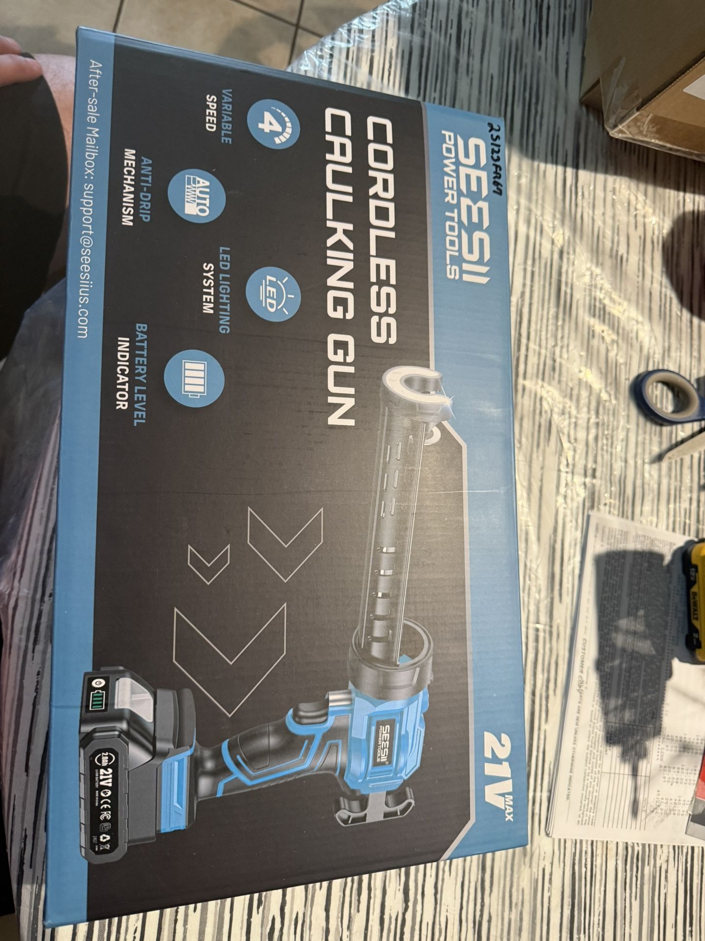 Cordless Caulking Gun, 21V Battery Powered Caulk Gun, Electric Caulking Gun w/2 x 2.0Ah Batteries, 9Pcs Caulk Remover Tool, LED Light, Auto Retract fo