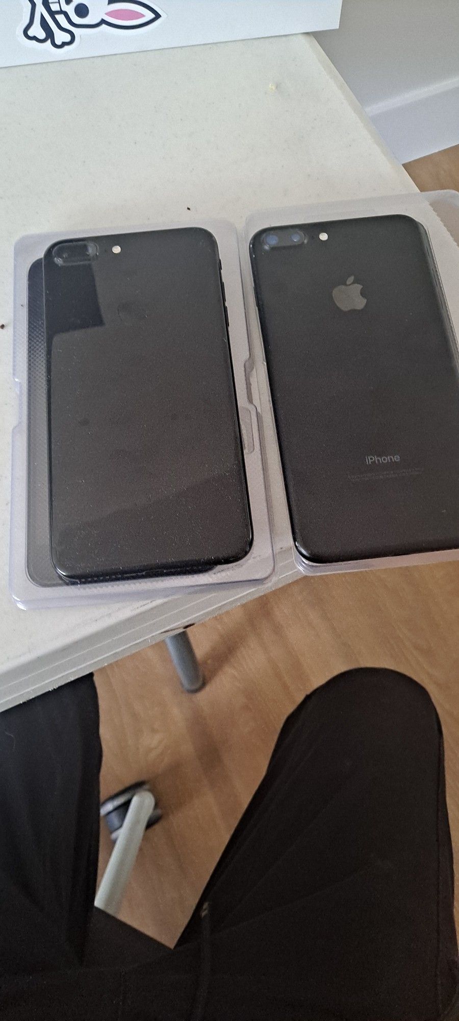 2 Broken Phones With Replacable Screens 