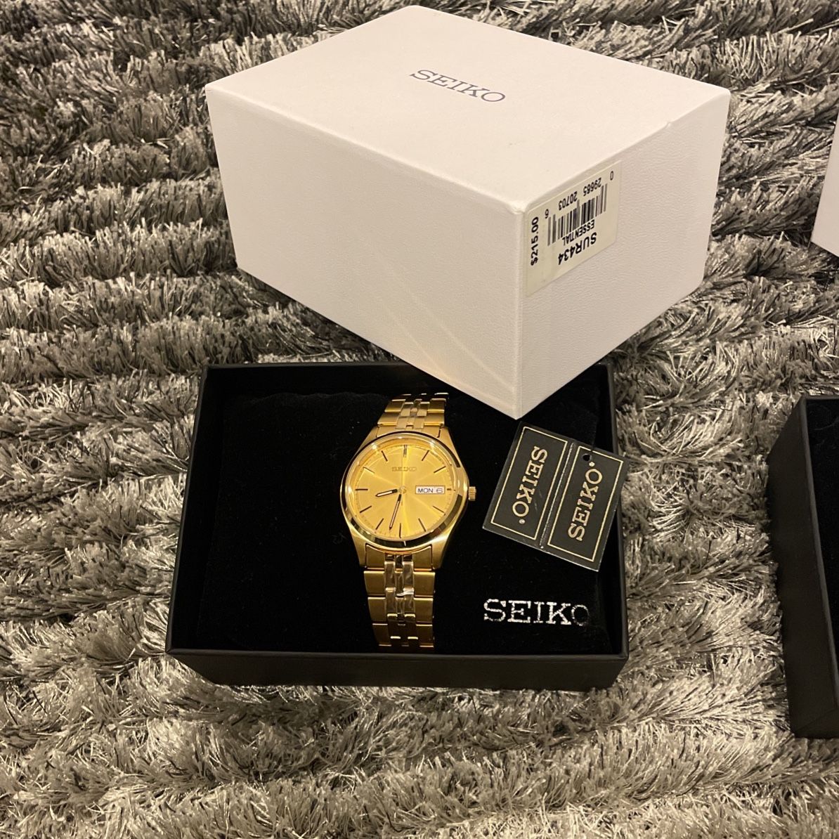 green emerald velvet dress Seiko Men's SGF206 Gold-Tone Stainless Steel Dress Watch : Buy Online at  Best Price in KSA main image 1