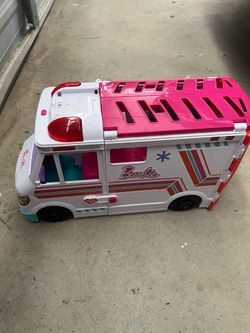 Barbie care clinic ambulance