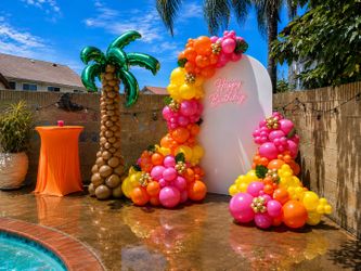 Tropical balloon garland and palm tree