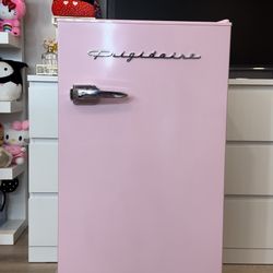 Frigidaire Mini Fridge 