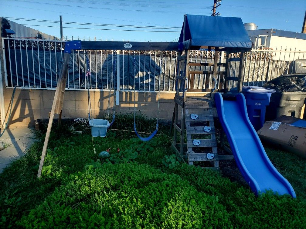 Free Kids Swing Play Set