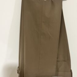 👖✨ Haggar Slack Step out in style and comfort—brand new, never worn, ready to elevate your wardrobe