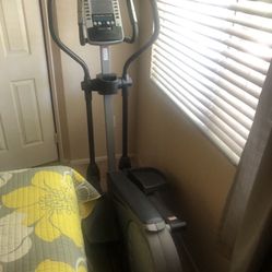 Golds Gym Elliptical 410