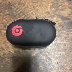 Beats Case With 2 Replacement Cords 